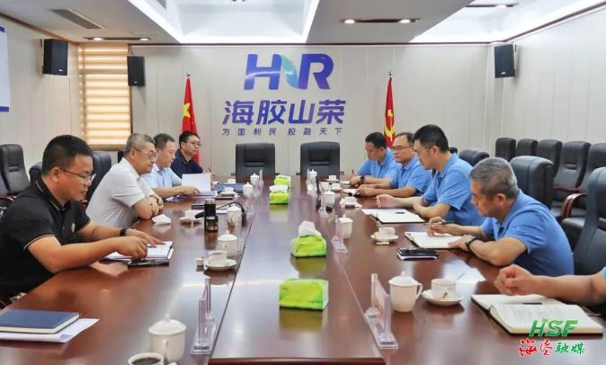 艾轶伦在利来囯际山荣分公司座谈。
